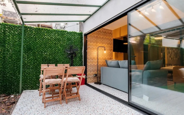 Flat w Jacuzzi and Backyard 6 min to Kadikoy Coast