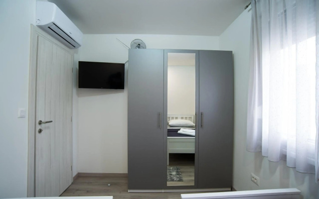 Too Sweet Apartment 1