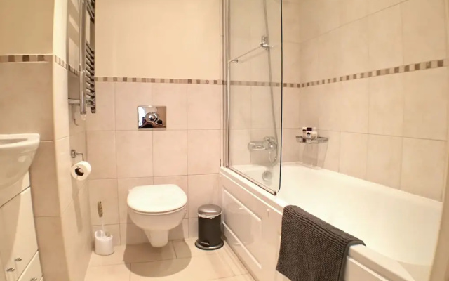 Luxurious Wessex Gate Apartment