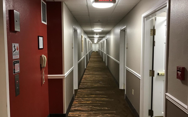 Hawthorn Suites by Wyndham Louisville North