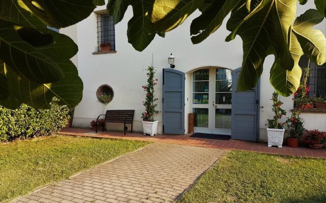 Отель Agriturismo Fattoria Corte Roeli Малальберго вид на фасад