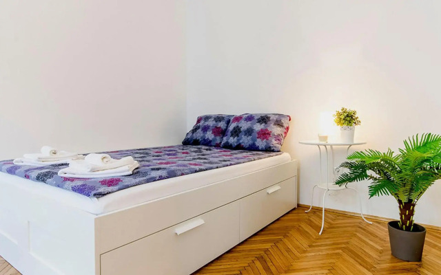 Cozy 2 Bedroom Apartment In Terez Boulevard.