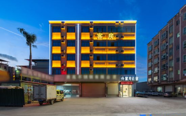 Ziyue Smart Hotel (Shuikou Dongjiang Industrial Park)
