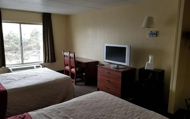 Travelodge by Wyndham Lansing IL