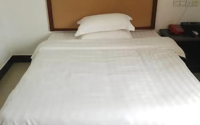 Yangchun Xinlang Business Hotel