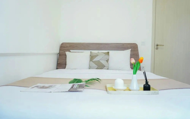 Relaxing 2Br With Working Room Apartment Meikarta