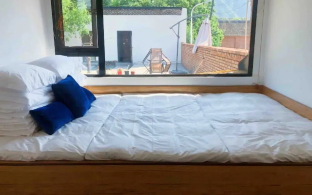 Xiang Chun Tree House Inn