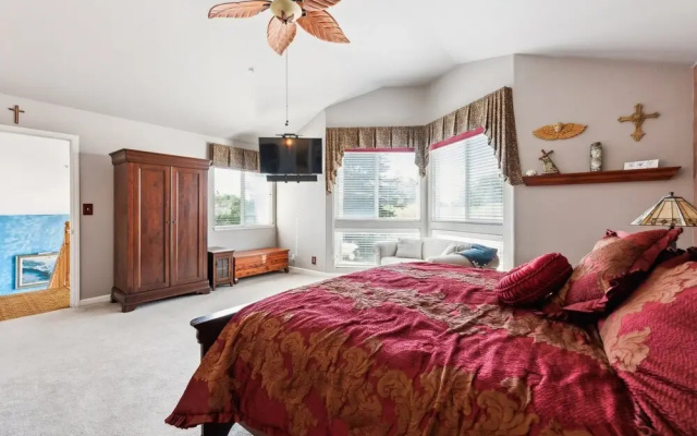 Coastal Getaway 5 Bedroom Home