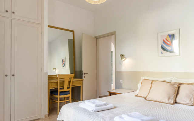 ELEONAS  bohotel and Annex Apartment