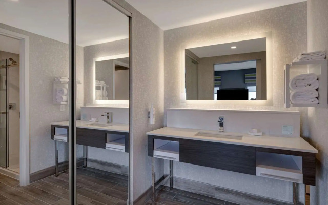 Hampton Inn & Suites by Hilton Burlington Toronto