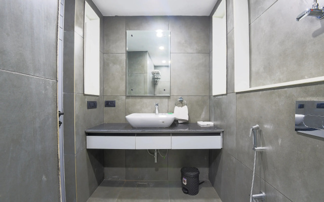 Bedchambers Service Apartment Near Golfcourse Road