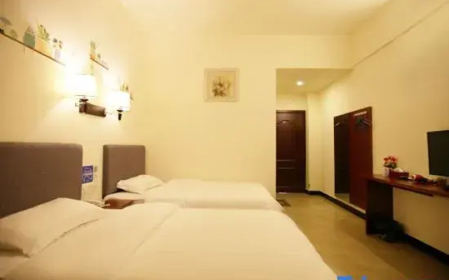 Lingchuan Baiyuan Flower Hotel