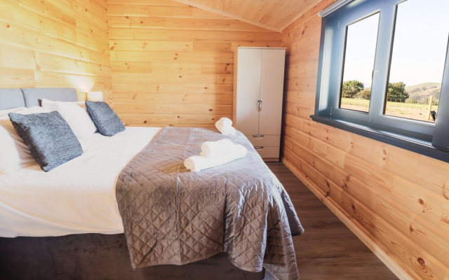 Bacheiddon Log Cabin