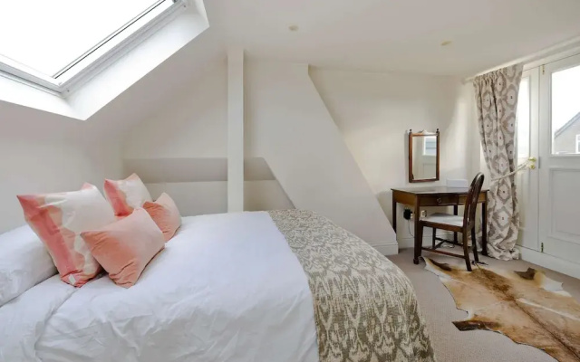 Beautiful Family House With Garden in Queen s Park