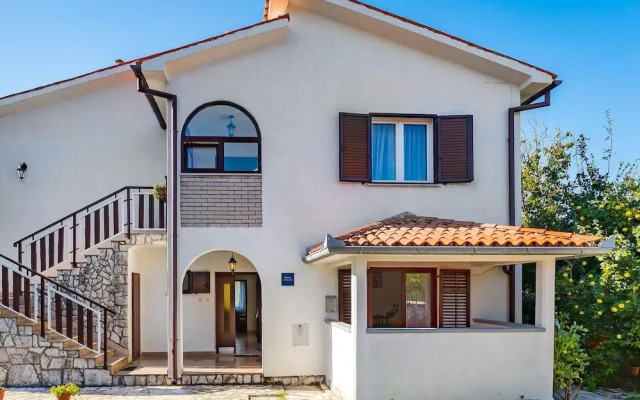 Beautiful Home in Kapelica With Wifi and 2 Bedrooms