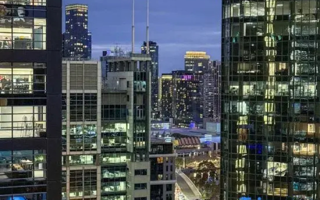 Collins Street 1BR Wake Up to Stunning City View