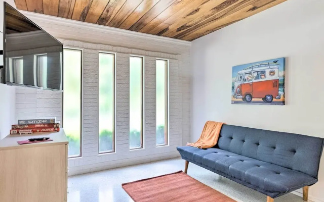 Mid-century Dream Home < Half-mile to Beach!