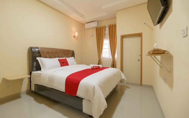 Reddoorz Syariah Near Plaza Andalas Padang