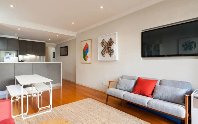 Quiet Terrace Townhouse on the City Fringe