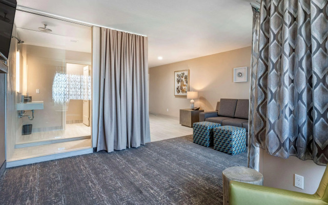 Lincoln Sands Oceanfront Resort, an Ascend Collection Hotel