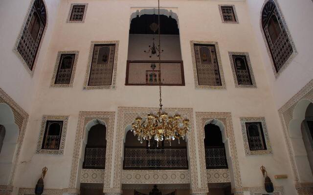 Отель Riad Lalla Zoubida Марокко, Фес - отзывы, цены и фото номеров - забронировать отель Riad Lalla Zoubida онлайн вид на фасад