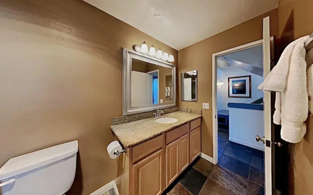 684 4 Bedroom Condo