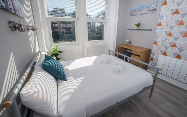 Chine Gardens Apartment