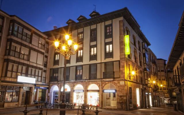Отель Hostal Boutique Puerta del Sol вид на фасад