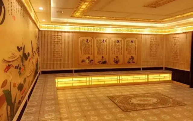 Linjiang Huayuan Hotel