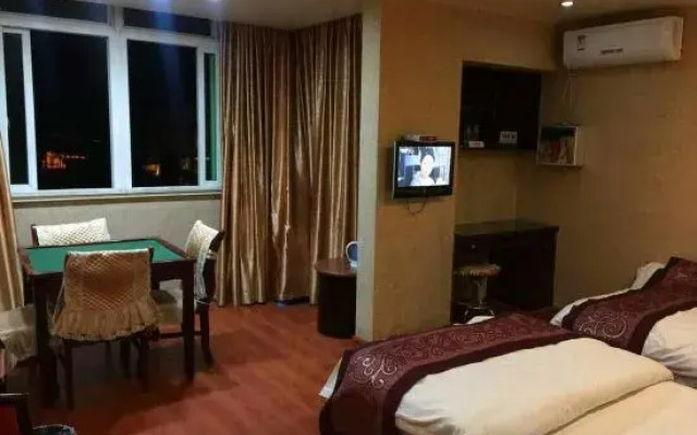 Golden Sun Business Hotel