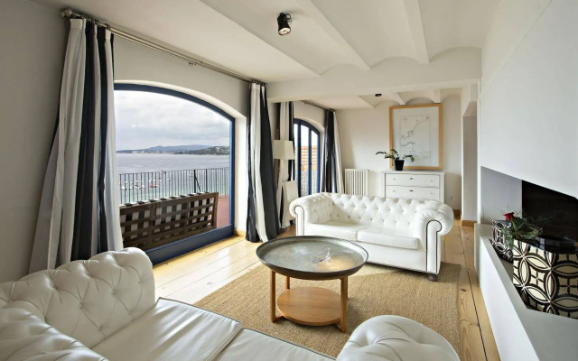 Hotel Trias