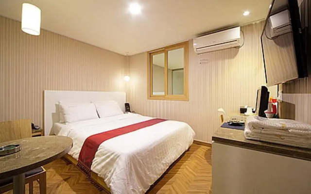 Seven Motel