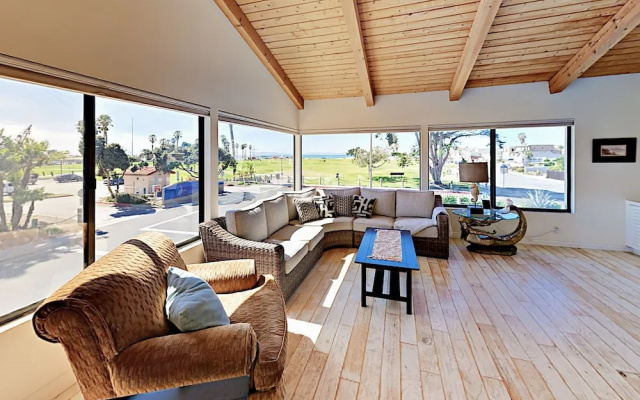 2925 Pierpont Blvd Home