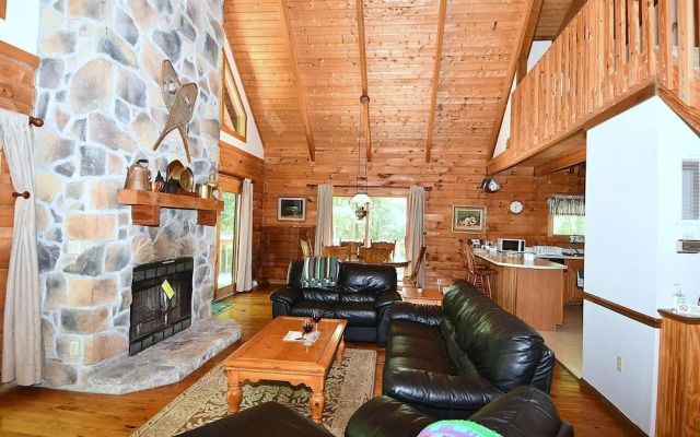 Lazy Bear Retreat - Classic Cabin!