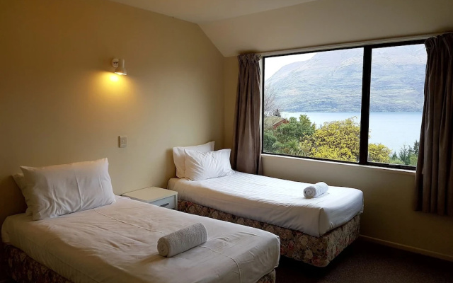 Queenstown Lakeview Holiday Home