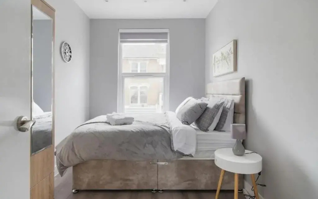 Stunning 3 Bed 3 Bath London Townhouse