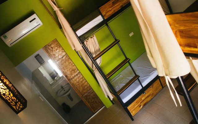 tropic hostel and restaurant