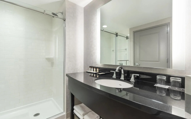 Renaissance by Marriott Boston Patriot Place Hotel