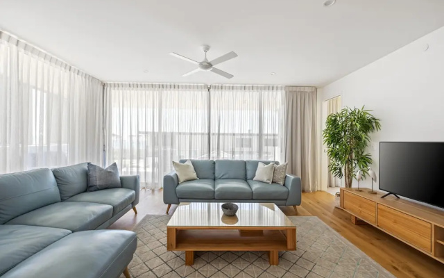 RISE 3 Bedroom Deluxe Ocean Side Apt