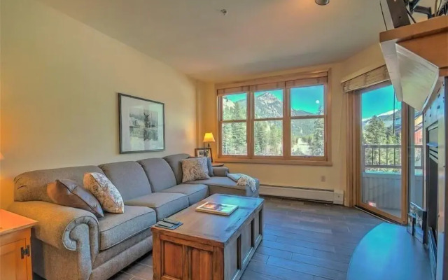 Cozy and Quaint 1 Bedroom Condo in the Heart of River Run Village