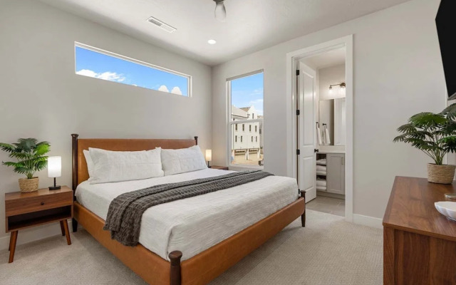 Vacation Mode 5 Bedroom Townhouse