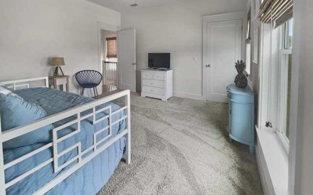 Beach Blessing 3 Bedroom Home by Redawning