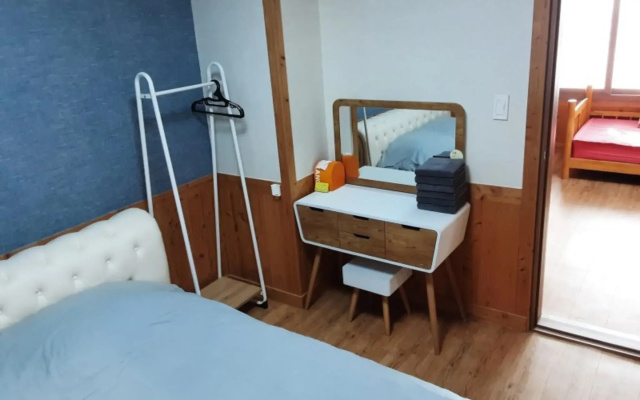 Seogwipo Hayanunduk Pension