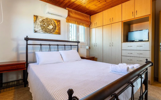 Seaview Nature Retreat - Filiatra s Cozy Hideaway