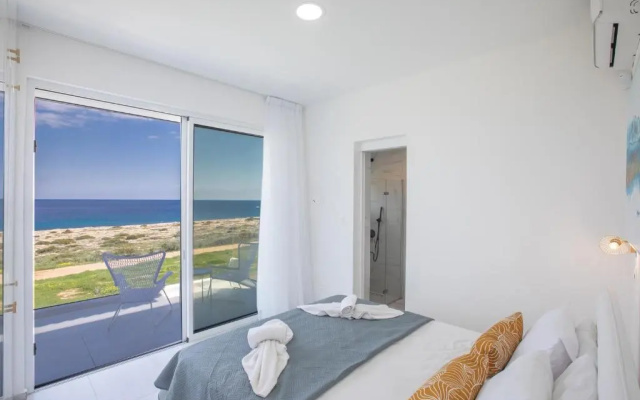 Artizan Seafront Villa 5