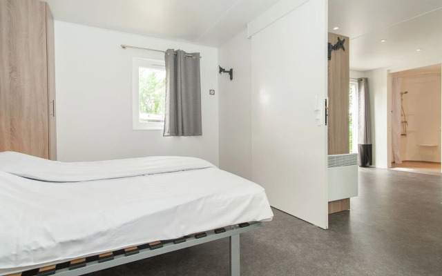 Nicely Furnished Chalet With Dishwasher, Close to North Sea