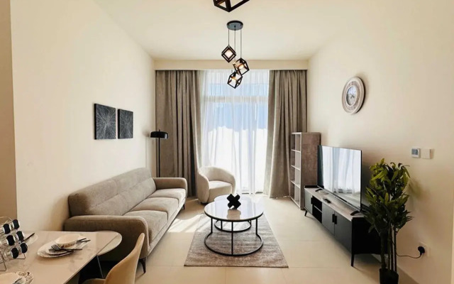OYO HOME 1350 Premium 1-bed Apt Burj Crow