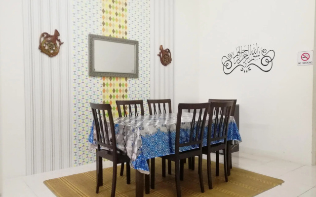 Cameronian Muslim Homestay