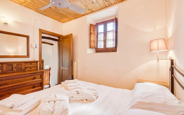 Loro 12 With Shared Pool And Tennis