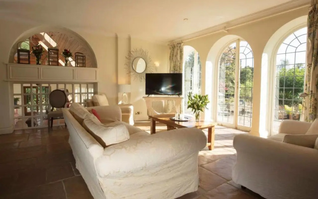 Sunningdale Mansion